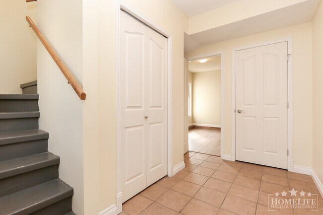 Charming 3-Bedroom Coach Home in Peaceful Fairfield Island
