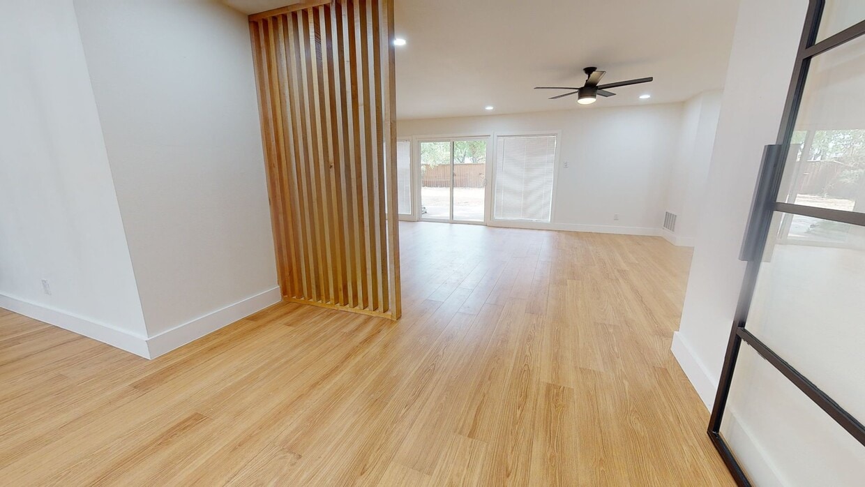 Photo - Bright Northwest Dallas home on large quar...