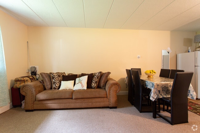 Studio - Parkwood Apartments