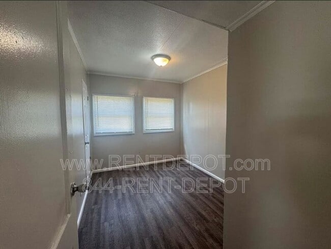 Photo - 1513 SE Riverside Dr