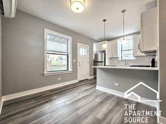 Photo - 3937 N Janssen Ave