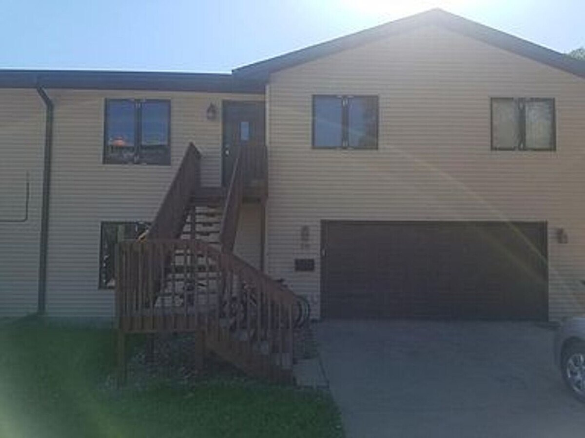 4 Bed 2 bath near Riverside Drive - 4 Bed 2 bath near Riverside Drive