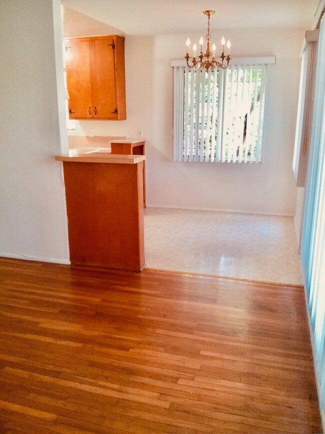 Breakfast Nook - 3661 Regal Pl Unit C