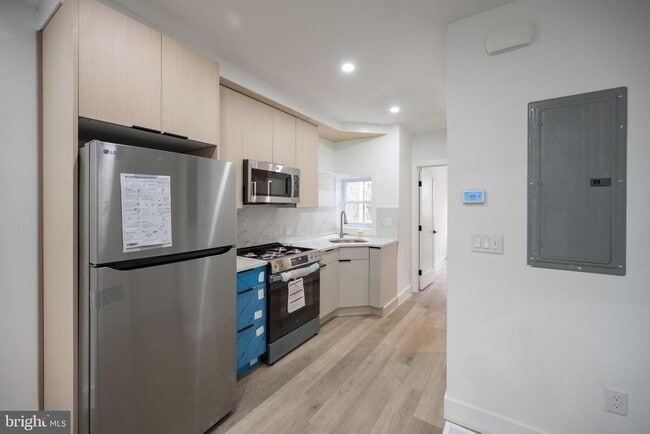 Building Photo - 1838 S 23rd St Unit 1