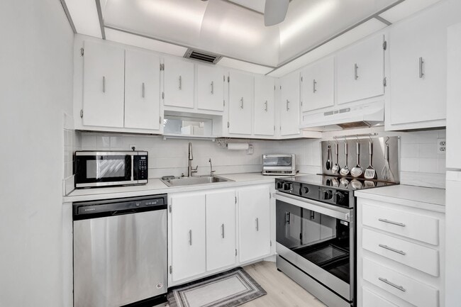 Photo - 481 Burgundy P Unit K