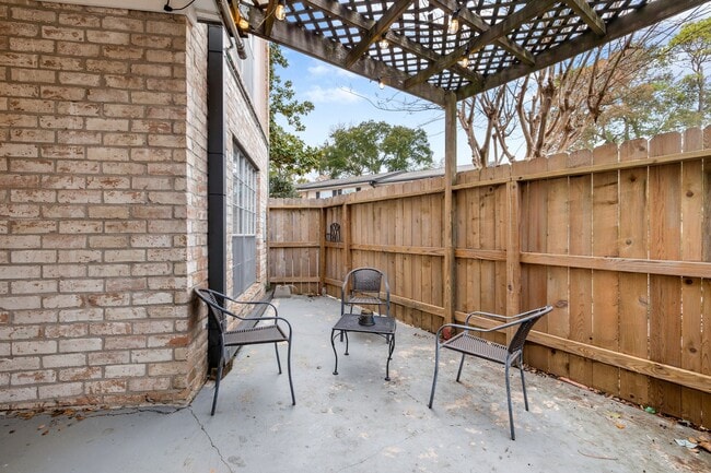 Building Photo - 1809 Stoney Brook Dr Unit 101 Rental