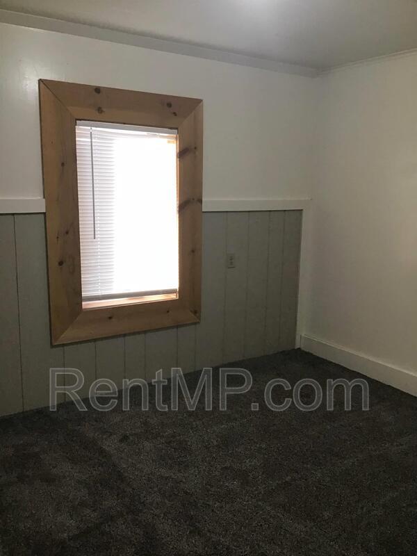 Photo - 1019 E Broadway St