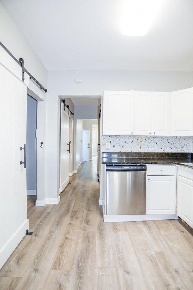 Photo - 3556 N Wilton Ave Unidad 2