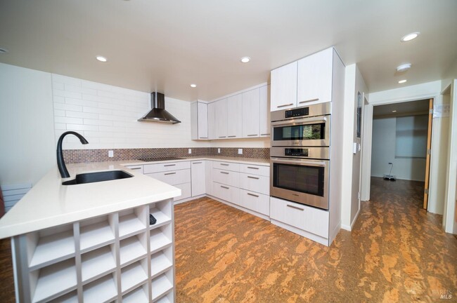 Photo - 719 Spring St