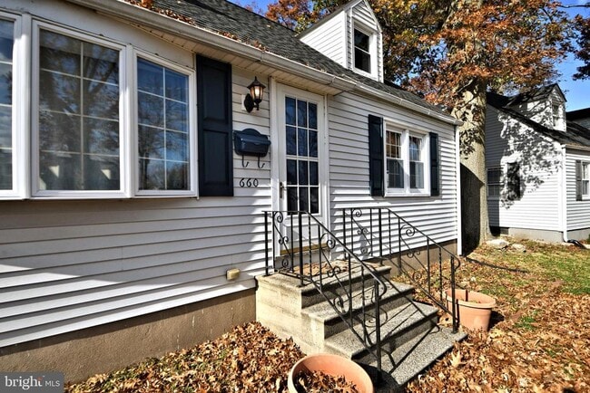 Photo - 660 Osborne Ave