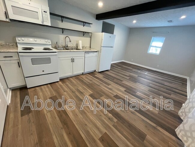 Building Photo - 1231 Collins Hwy Rental