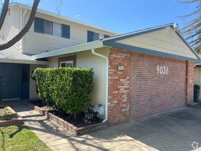 Building Photo - Close to CSUS - 7 Bdrm, 3 bath near La Riv... Rental