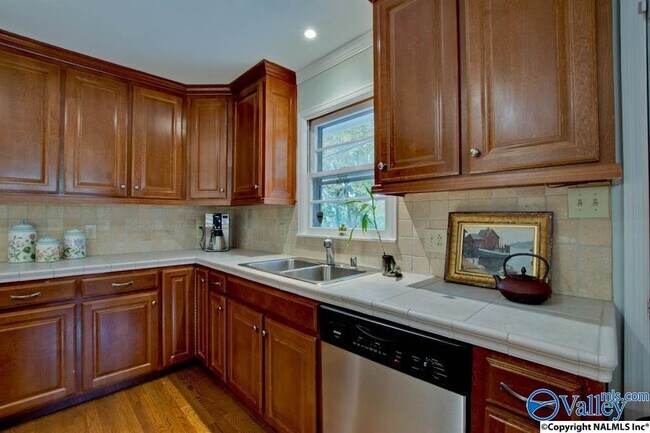 Photo - 2700 Evergreen St SE
