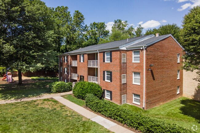 1BR, Den, 1BA - 993SF - Springfield Square