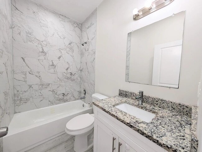 1562 W 26th Ct