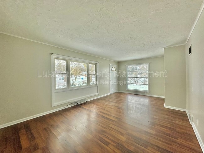 Building Photo - 833 Westmoreland Ave