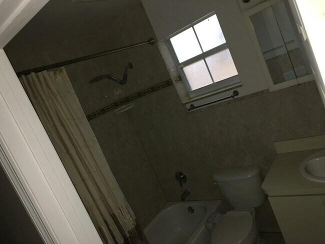 Photo - 237 SW 9th St