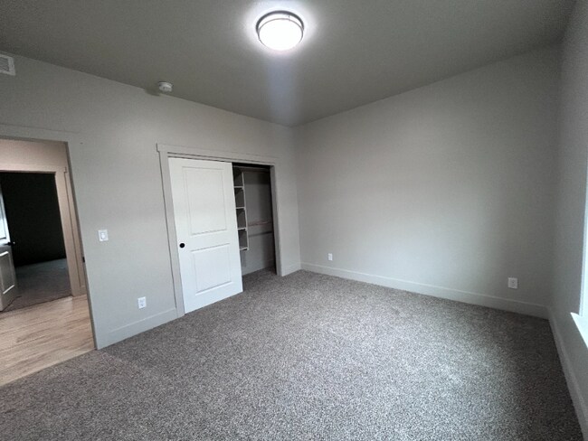 Photo - 106 Centennial Ct