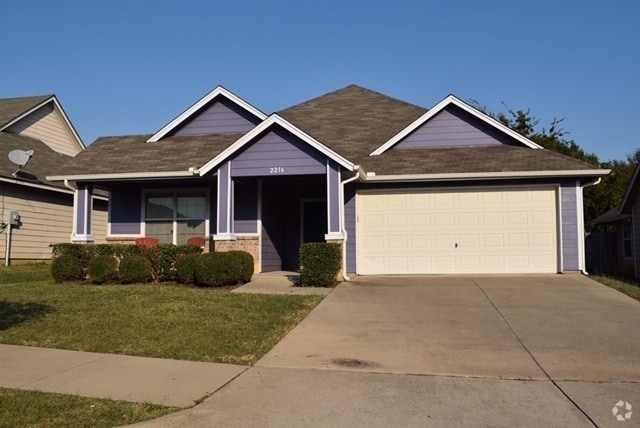 Building Photo - 2216 Arrowhead Dr Rental