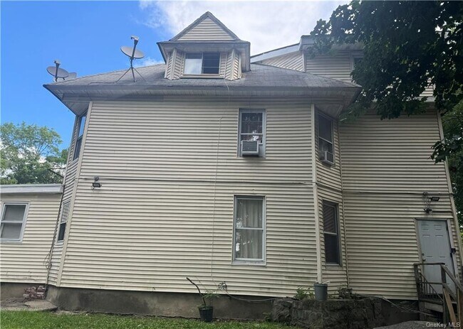 Photo - 298 NY-211 Unit 8