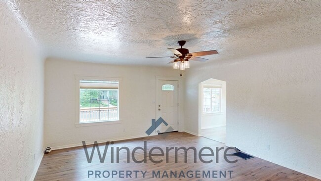 Photo - 834/836 Whitman Unit 836