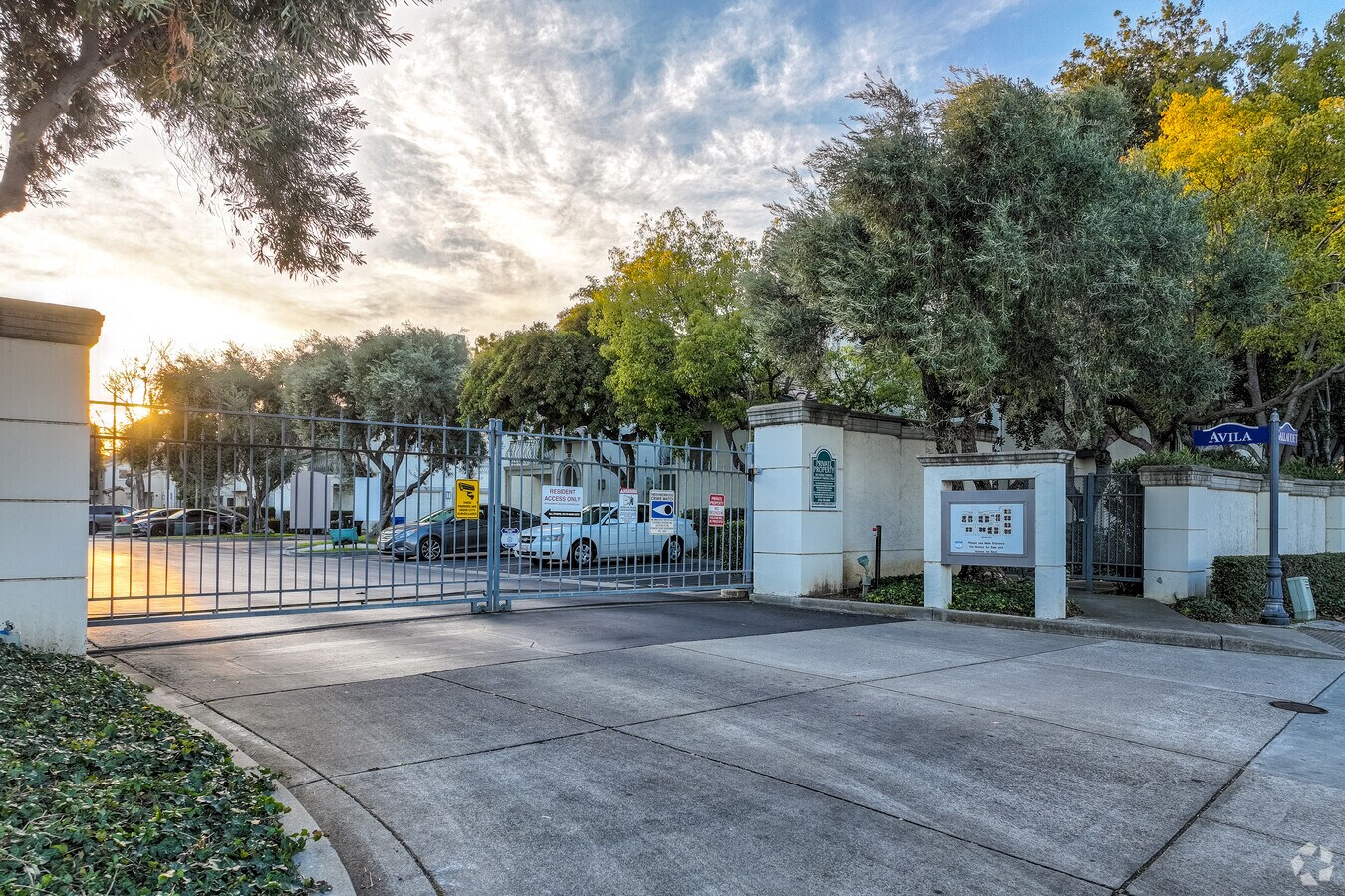 Entrada del edificio - Andalusia