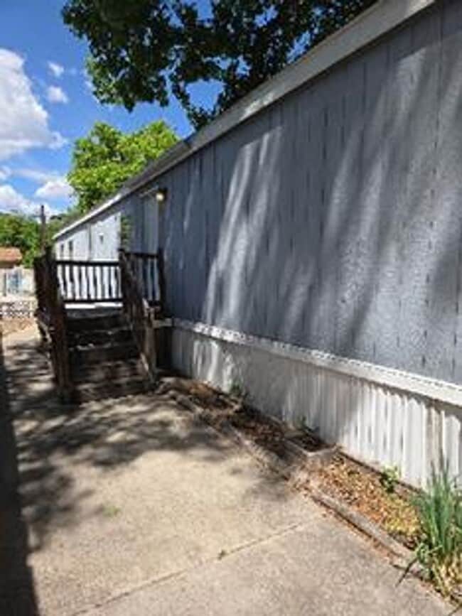 Photo - STUDENTS WELCOME! Old Town Fort Collins 3 Bed 2 Bath Mobile Home - Great Location