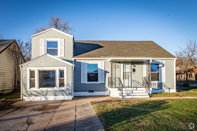 Building Photo - 1701 NW Ash Ave Rental