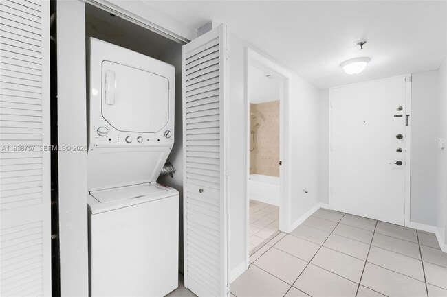 Photo - 2642 Collins Ave Unit 309