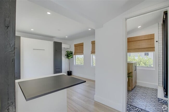 Building Photo - 3671 NE 11th Ave Unit B Rental