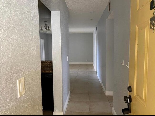Building Photo - 1455 Lake Crystal Dr Unit H