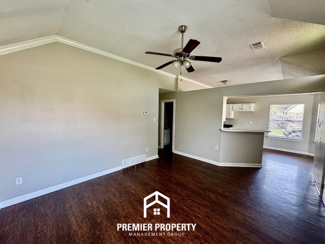 Photo - 3BR/2BA Memphis Rental with High Ceilings, Hardwood Floors & Kitchen Bay Window