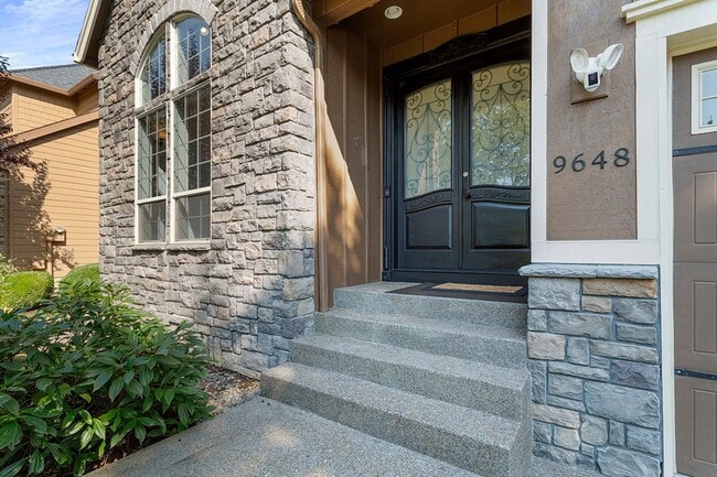 Photo - Stunning Large Home with 3 primary bedrooms + Tons of Amenities, Amazing Backyard !