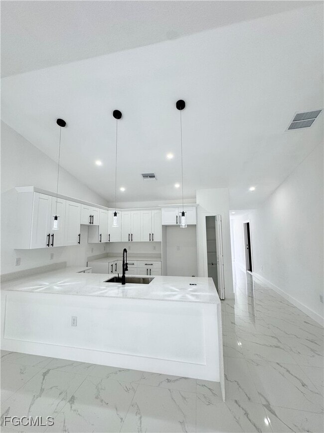 Photo - 670 Chemstrand St E