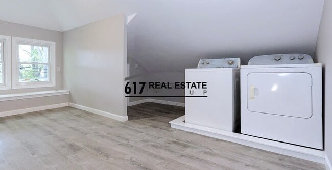 Photo - 39 Long Ave Unit 2