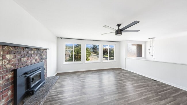 Photo - 3 Bed 2 Bath - A/C - Large Backyard - Dog Friendly - NAS Whidbey