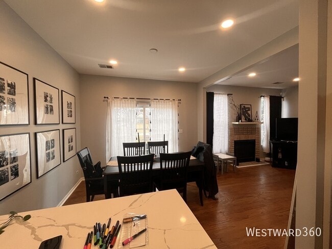 Photo - 610 Lakeridge Ct