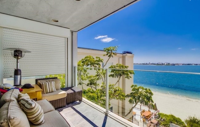 Building Photo - 3850 Riviera Dr Unit 3