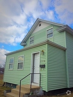 Building Photo - 2-Story 4 Bed/2 Bath Home with Basement & W/D