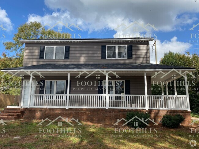 Building Photo - Cozy 2-Bedroom Duplex with Fenced Backyard Rental