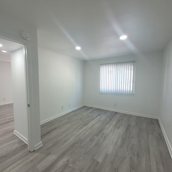 Photo - Premier of West Lancaster