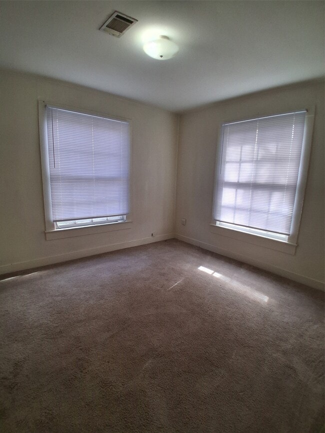 Photo - 204 Holderrieth Blvd