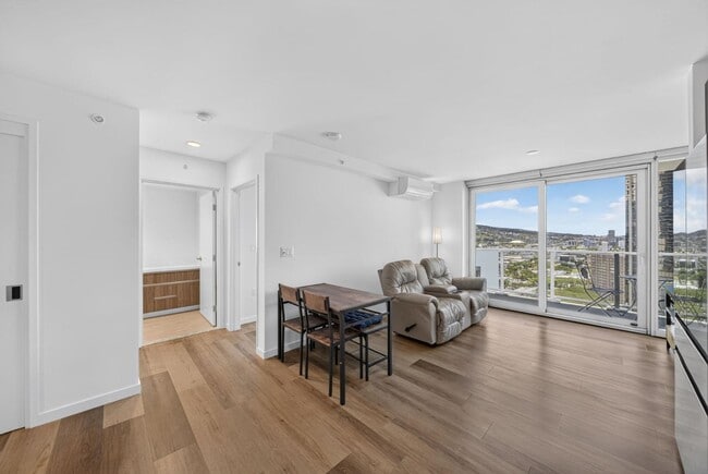 Photo - 1515 Liona St