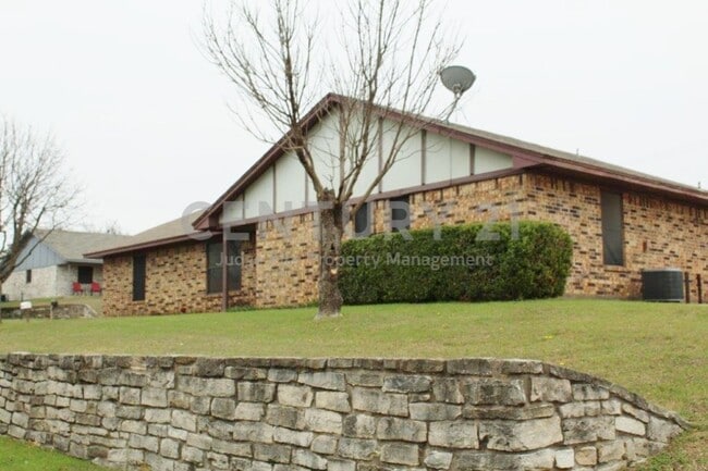 Photo - Adorable 2/1.5 in Weatherford For Rent!