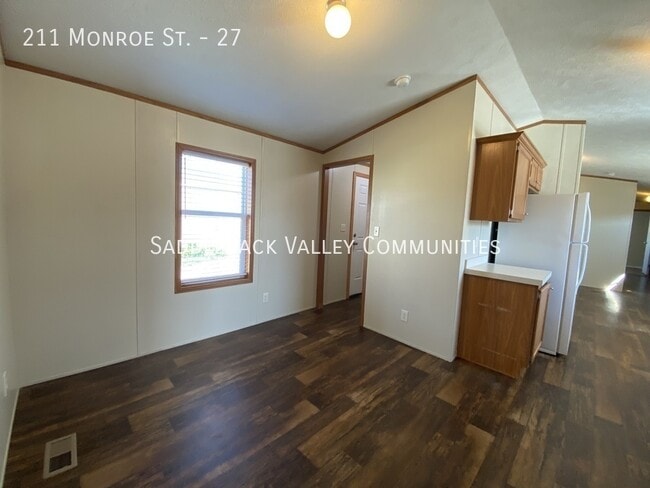 Photo - 211 Monroe St