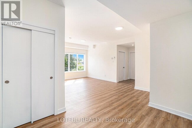 Photo - 630 Churchill Ave N