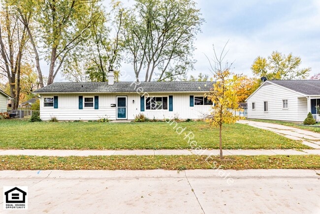 Building Photo - 1727 Maplewood Rd