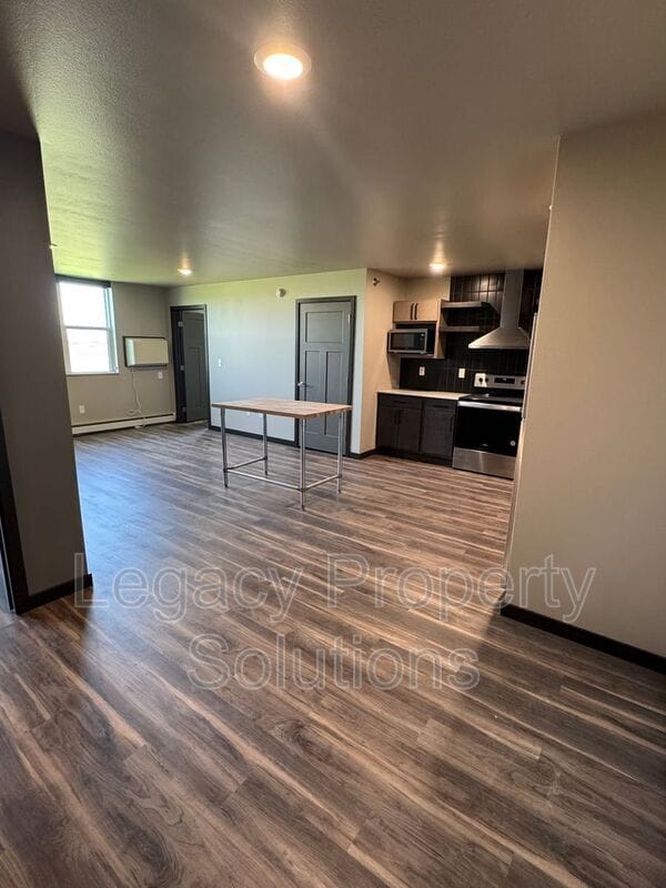 Photo - 226 E Greenfield Ln