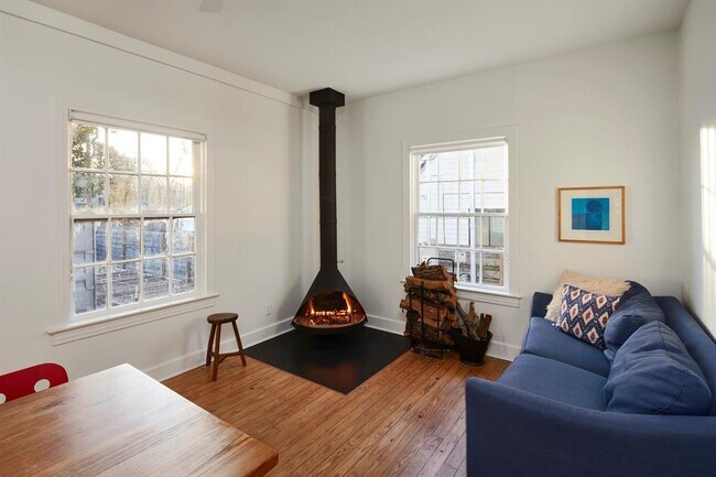 Photo - 902 W Mary St