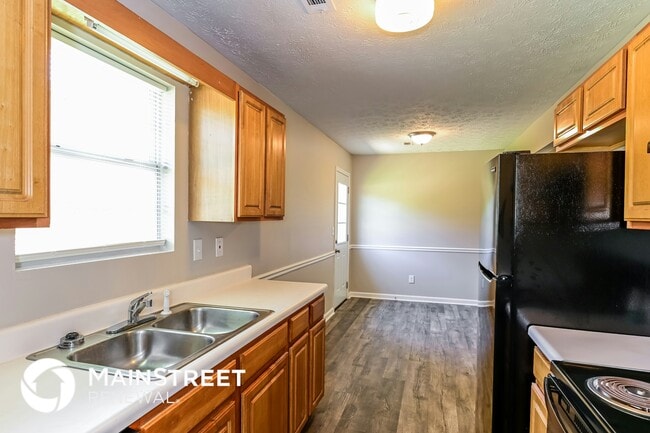 Photo - 107 Live Oak Dr
